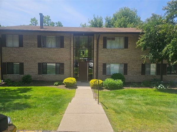 5082 Sanlin Dr , Coraopolis, PA 15108