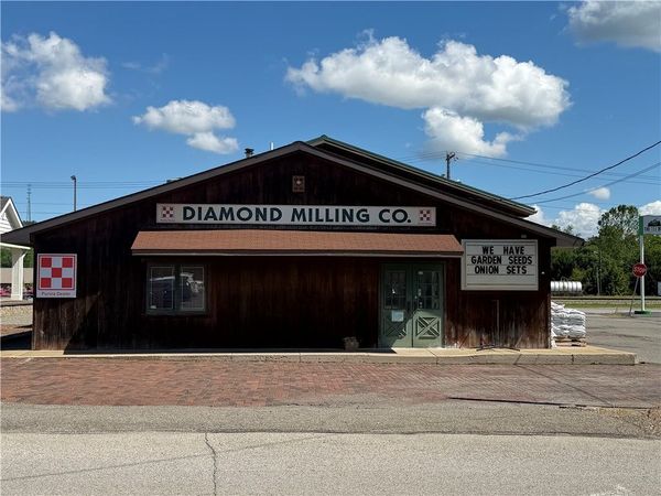 700 Beaver Ave, Ellwood City, PA 16117