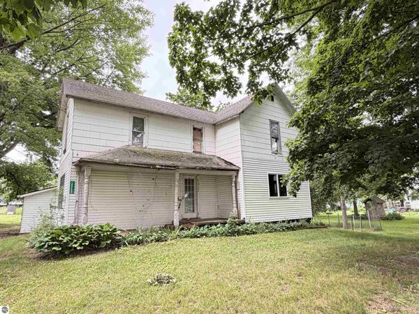10260 Coe Road E, St Louis, MI 48880