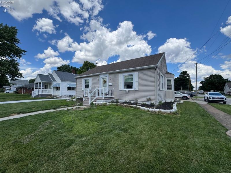 158 Sheffield Street, Bellevue, OH 44811 Photo 1