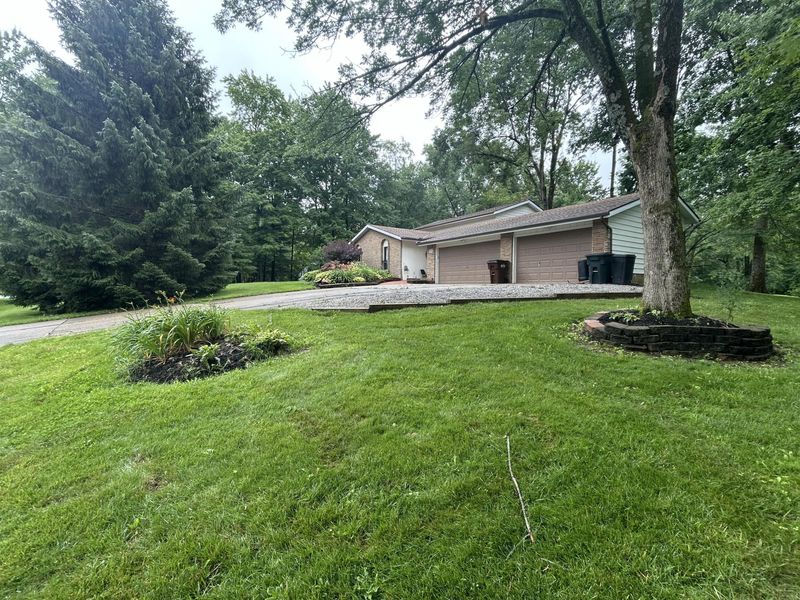 599 Carryback Drive SW, Pataskala, OH 43062 Photo 2