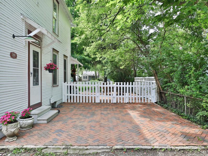 588 Midgard Road , Columbus, OH 43202 Photo 11