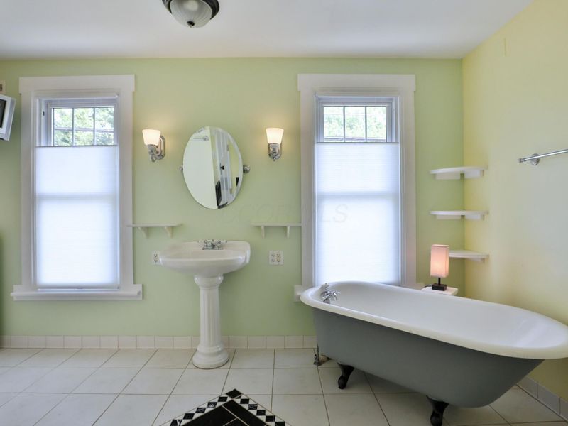 588 Midgard Road , Columbus, OH 43202 Photo 30