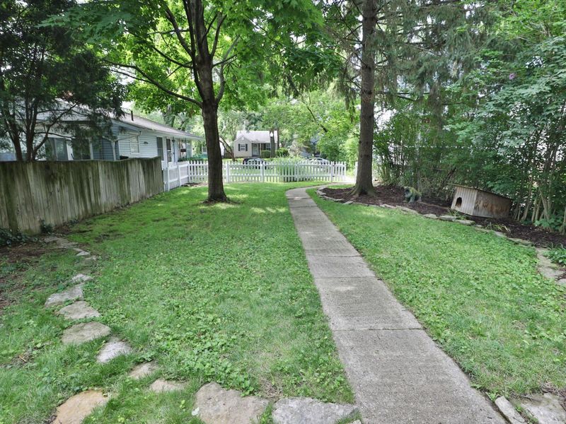588 Midgard Road , Columbus, OH 43202 Photo 9