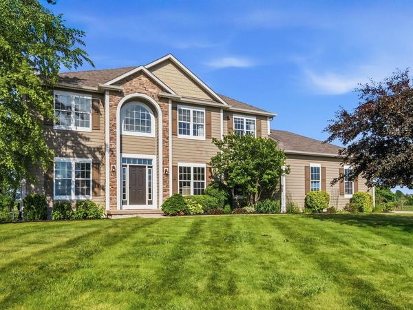 734 Wolf Creek COURT, Grafton, WI 53024