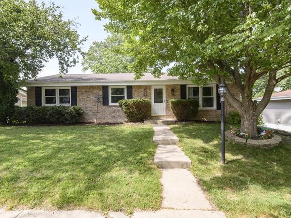 2002 Dixie DRIVE, Waukesha, WI 53189