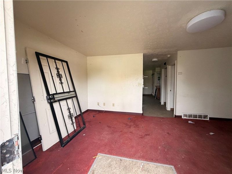 9342 Mount Auburn Avenue, Cleveland, OH 44104 Photo 2
