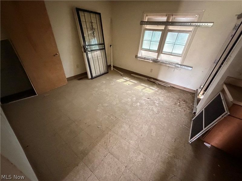 9342 Mount Auburn Avenue, Cleveland, OH 44104 Photo 5