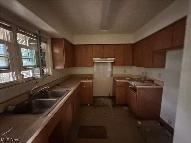 9342 Mount Auburn Avenue, Cleveland, OH 44104 Photo 8