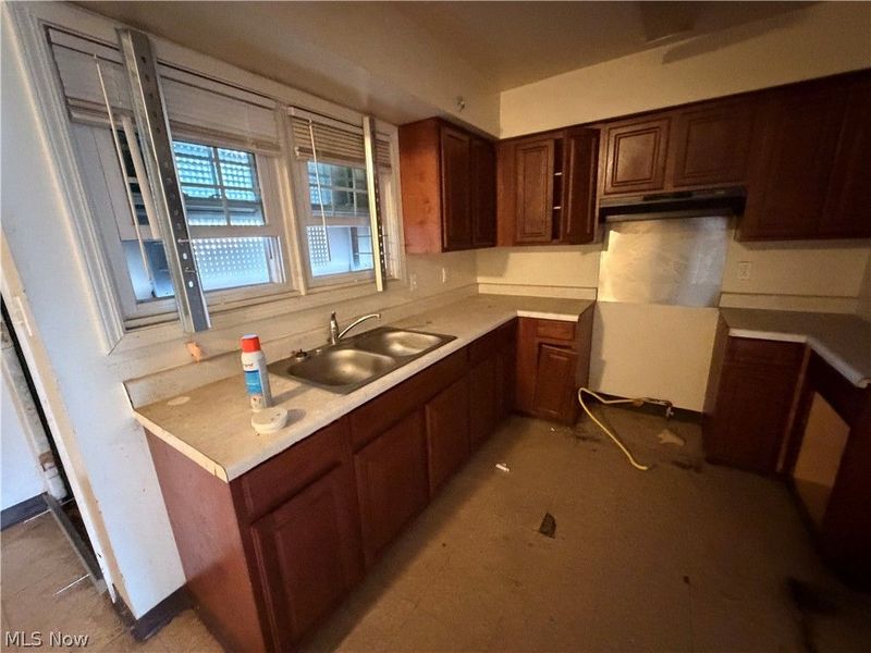 9321 Manor Avenue, Cleveland, OH 44104 Photo 10