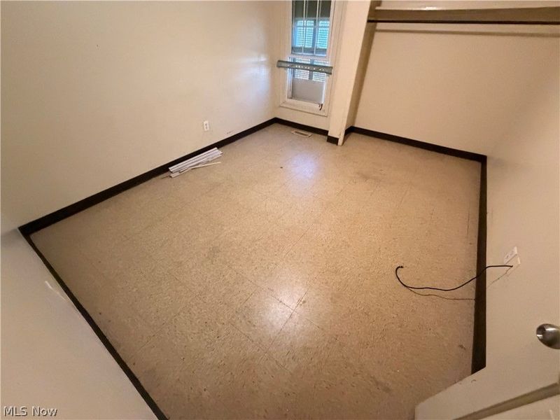 9321 Manor Avenue, Cleveland, OH 44104 Photo 25