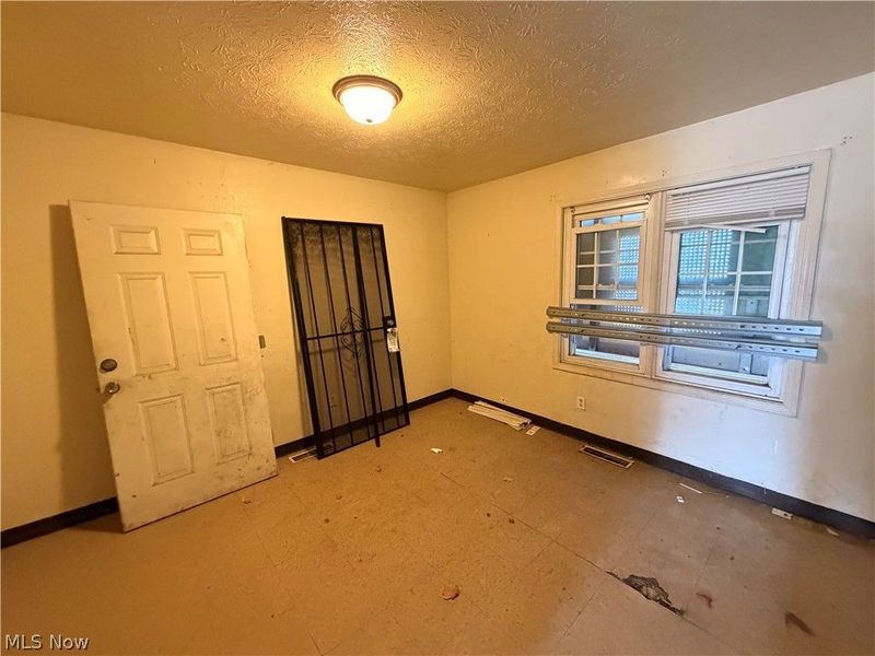9321 Manor Avenue, Cleveland, OH 44104 Photo 5