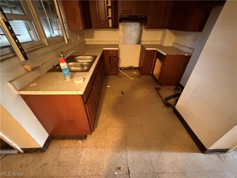 9321 Manor Avenue, Cleveland, OH 44104 Photo 8