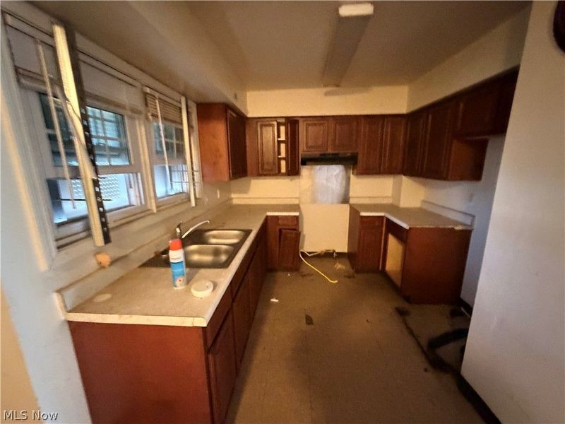 9321 Manor Avenue, Cleveland, OH 44104 Photo 9