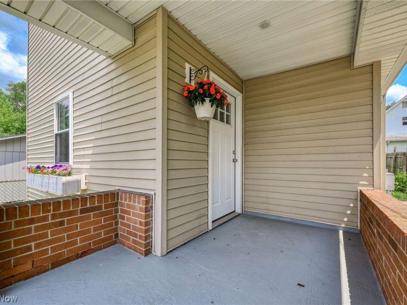 353 NW 3rd Street, Barberton, OH 44203 Photo 3