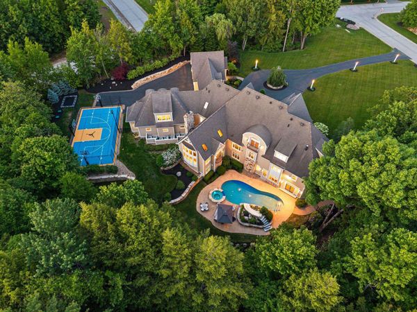 1 Willowbrook Court, Bedford, NH 03110