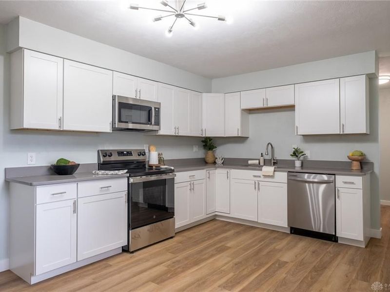 6650 Pine Ridge Avenue, Enon Vlg, OH 45323 Photo 6