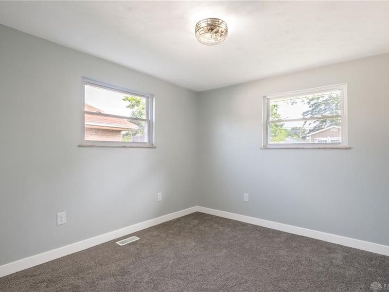6650 Pine Ridge Avenue, Enon Vlg, OH 45323 Photo 9