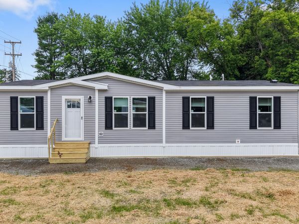 17 Spring Street , Newport, ME 04953