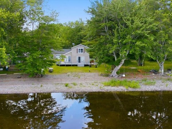 7 Apple Lane , Unity, ME 04988
