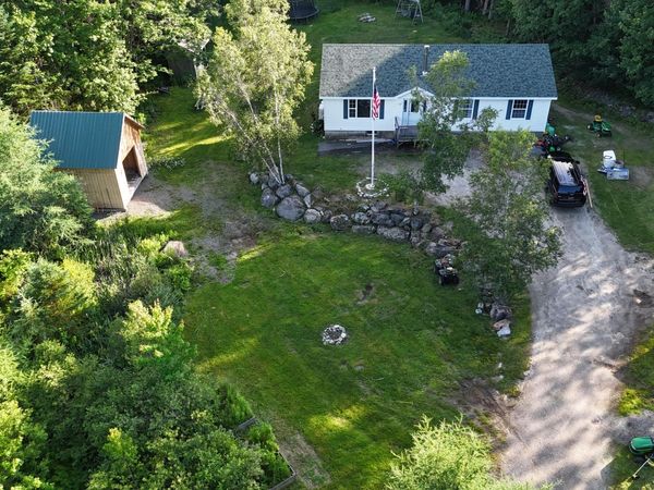 1058 Pleasant Street , Blue Hill, ME 04614
