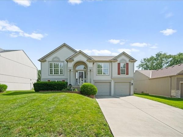 1835 W Concord Drive, Olathe, KS 66061