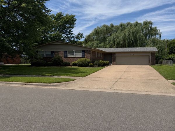 312 N Cedar Street , Owasso, OK 74055