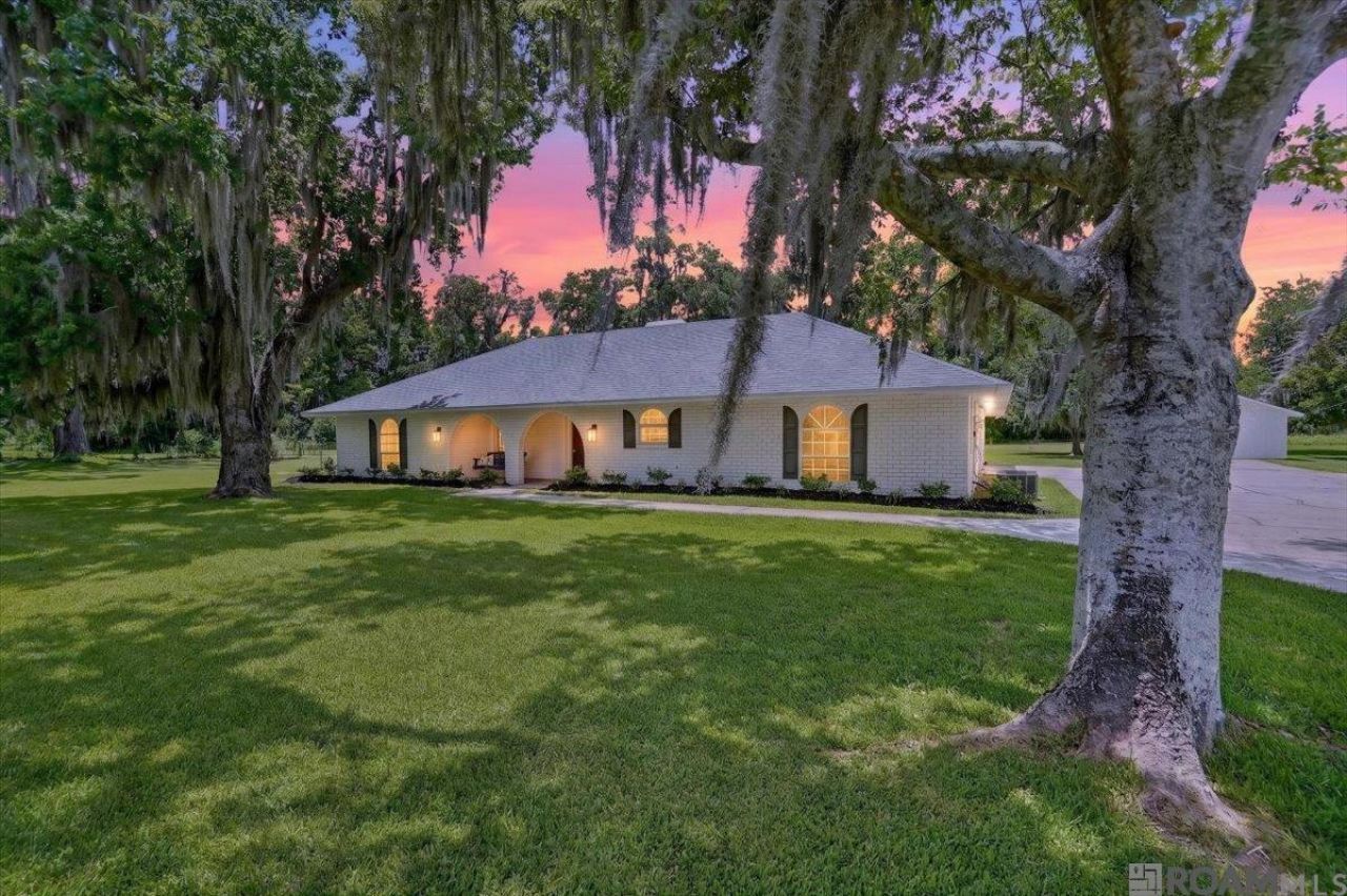 10413 Stringer Bridge Rd, Saint Amant, LA 70774 Main Photo