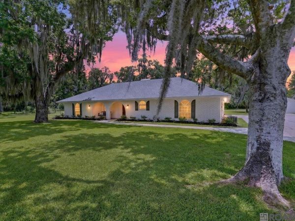 10413 Stringer Bridge Rd, St Amant, LA 70774