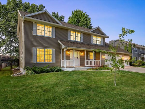 1077 Milstead Drive , Hiawatha, IA 52233