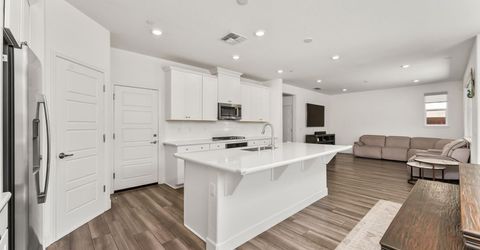 5718 Harveston Way, Sacramento, CA 95835 Photo