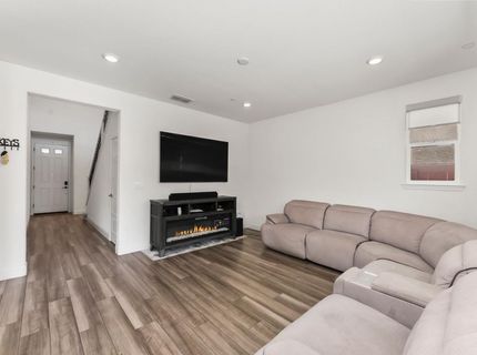 5718 Harveston Way, Sacramento, CA 95835 Photo