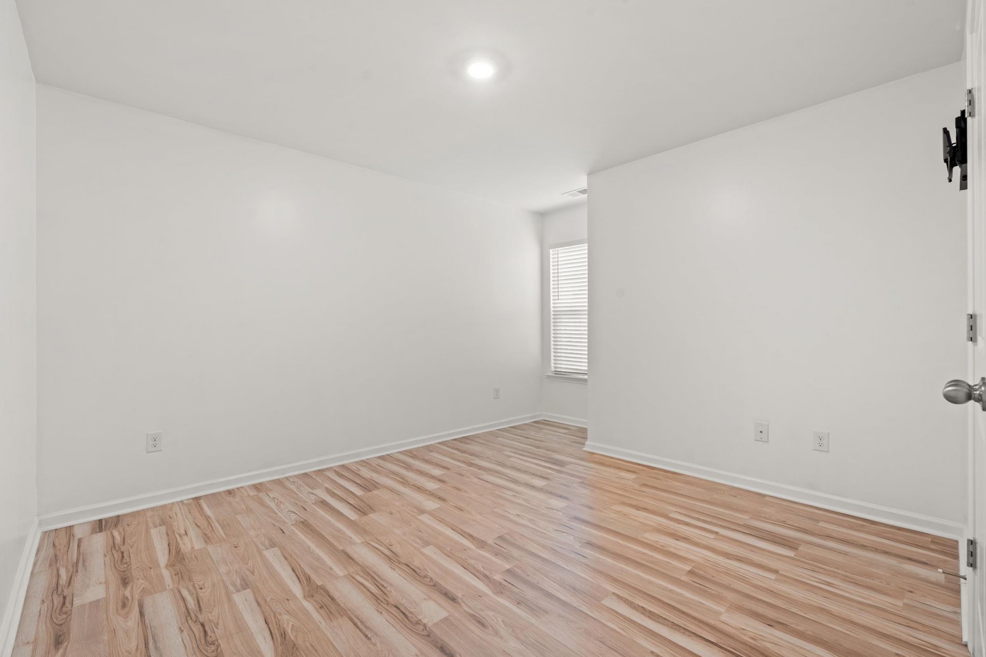 1852 Melville Ct. Photo 26