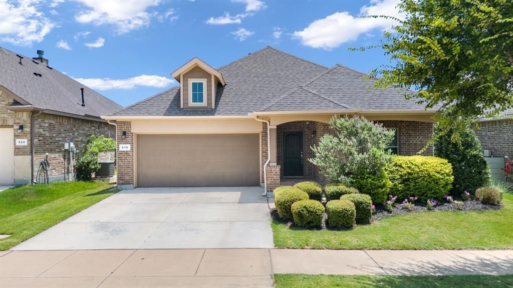 916 Hawks Way, Argyle, TX 76226 Main Photo