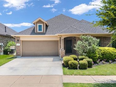 916 Hawks Way, Argyle, TX 76226