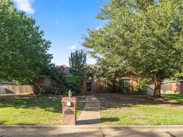 1005 Cheyenne Trail , Hewitt, TX 76643