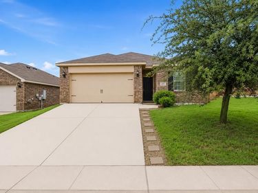 6205 White Jade Drive, Fort Worth, TX 76179