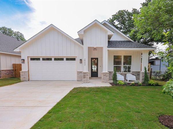 2902 Hiawatha Trail, Lake Worth, TX 76135