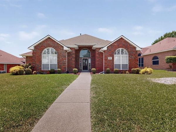 712 Regalwood Drive, DeSoto, TX 75115