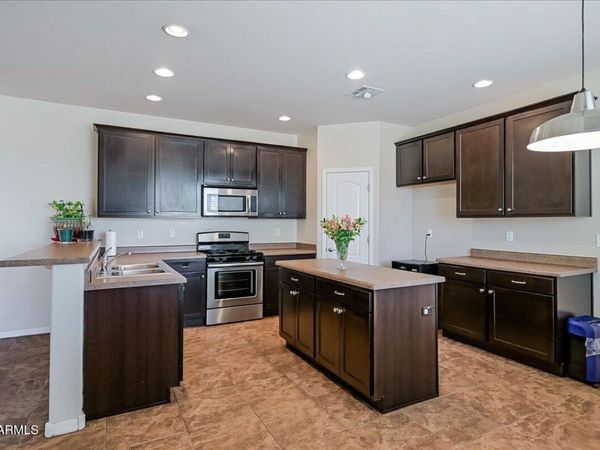 7318 W MIDWAY Avenue, Glendale, AZ 85303