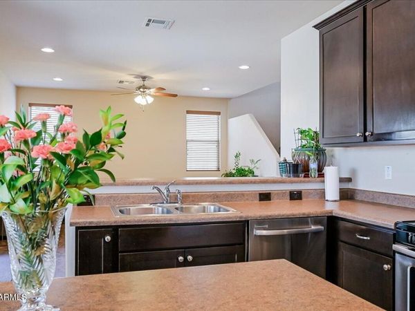 7318 W MIDWAY Avenue, Glendale, AZ 85303