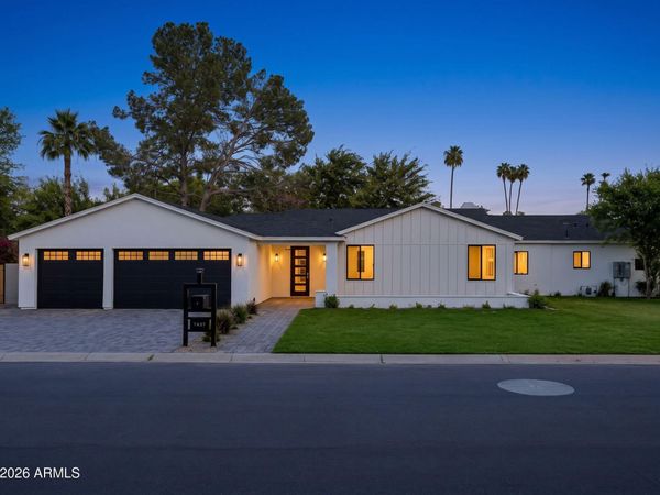 7827 N 3RD Street, Phoenix, AZ 85020
