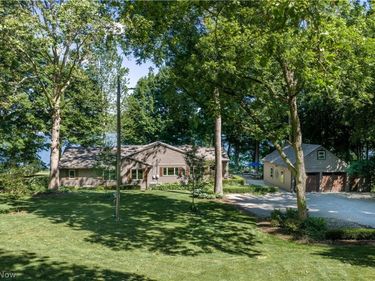 8745 Locust Street SW, Sherrodsville, OH 44675