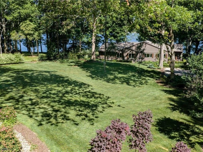 8745 Locust Street SW, Sherrodsville, OH 44675 Photo 12