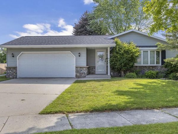 1723 Hilltop DRIVE, Sheboygan, WI 53081