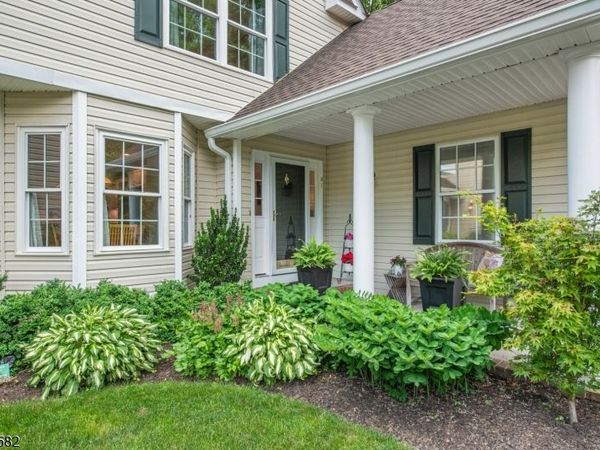 31 Cooper Ln, Long Hill, NJ 07946