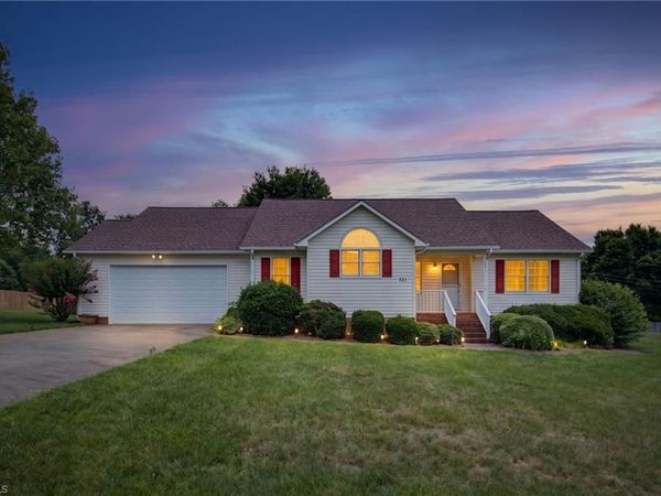 521 Lowergate Lane, Kernersville, NC 27284