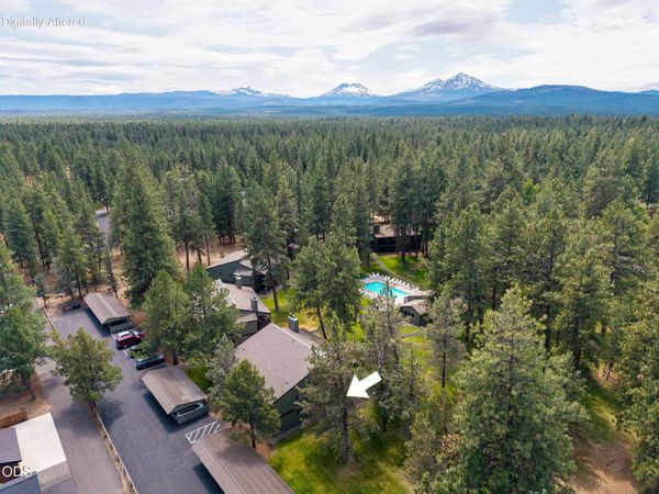 897 E Desperado Trail, UNIT 102, Sisters, OR 97759