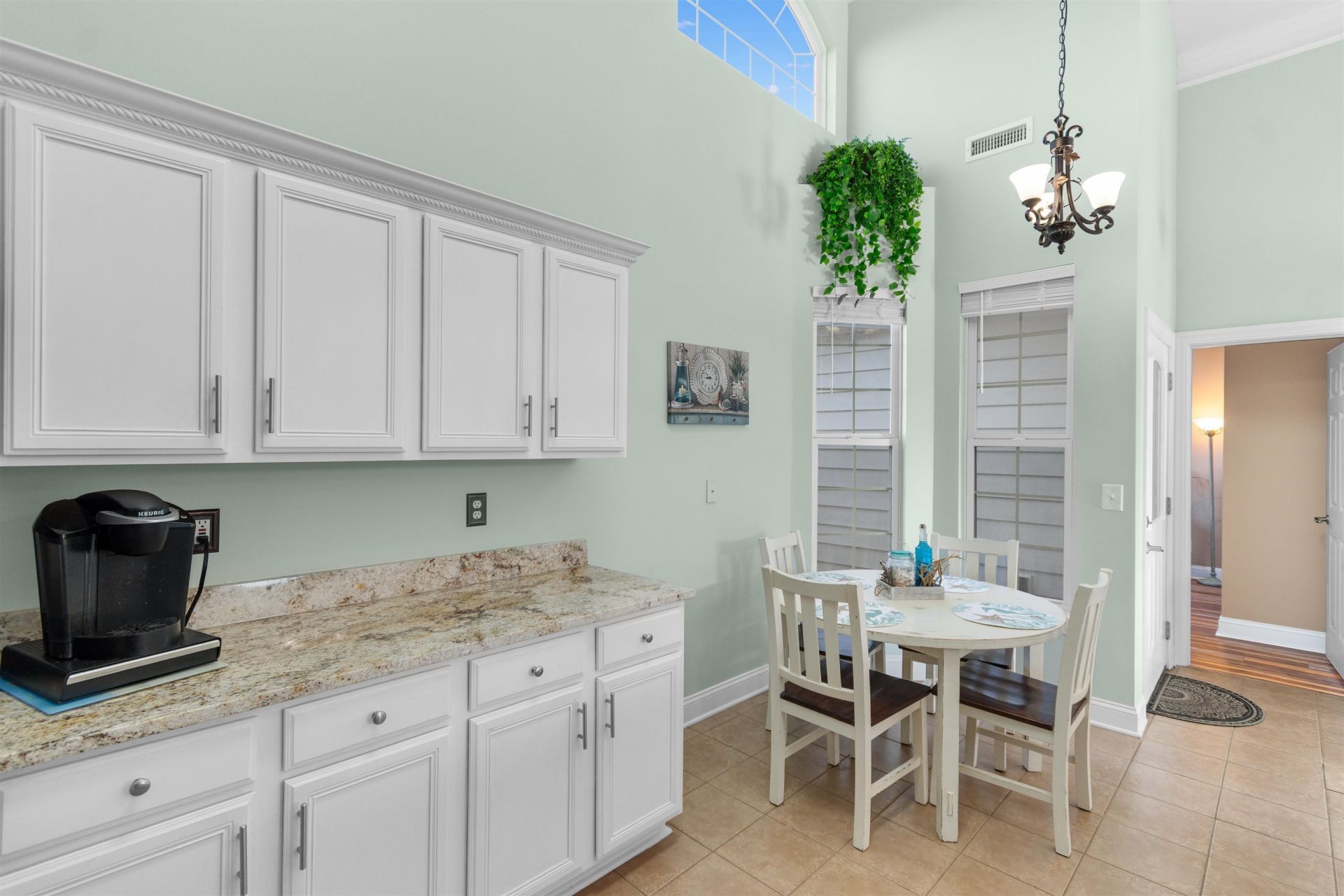 327 William St. Photo 10
