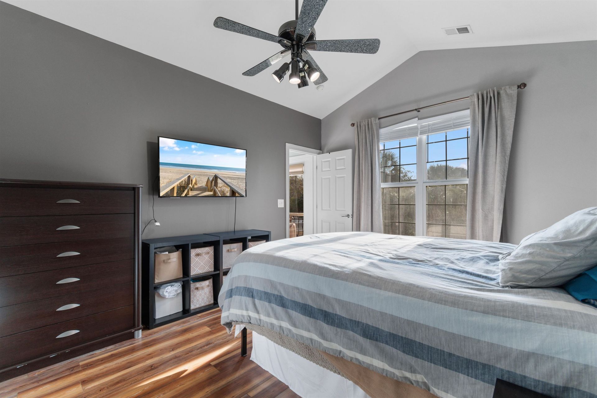327 William St. Photo 15